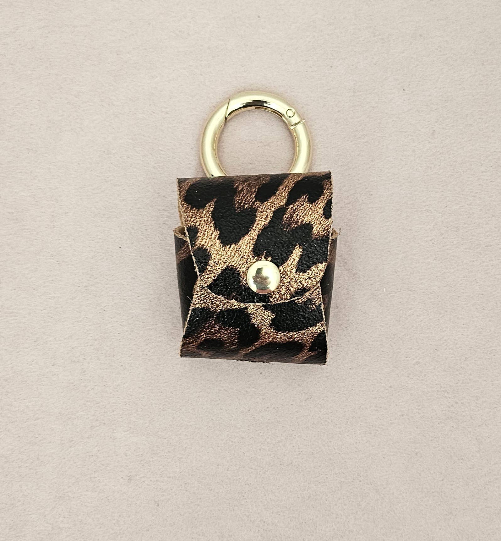 Leder-Kopfhörerhalter, Taschenanhänger: Mit Schnur / Golden