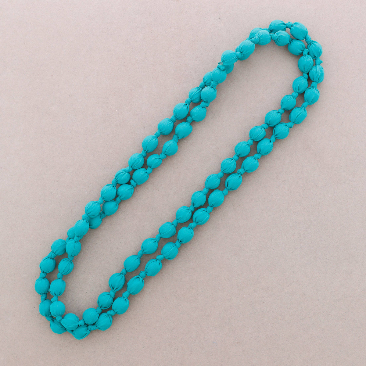 Lange Halskette mit stoffbezogenen Kugeln 160cm (B): Fuchsie