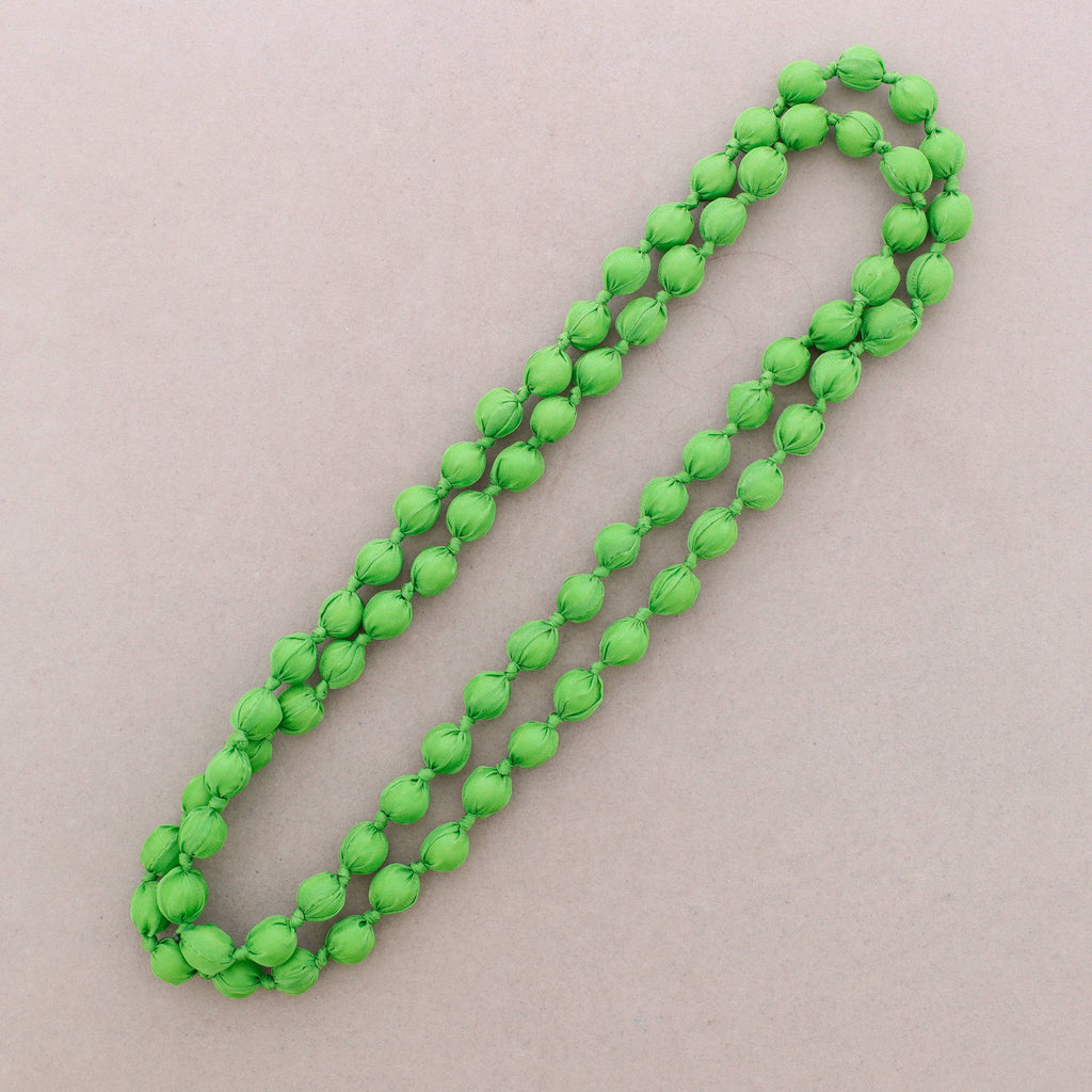 Lange Halskette mit stoffbezogenen Kugeln 160cm (B): Fuchsie
