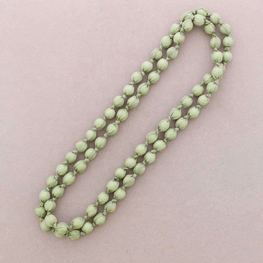 Lange Halskette mit stoffbezogenen Kugeln 160cm (B): Fuchsie