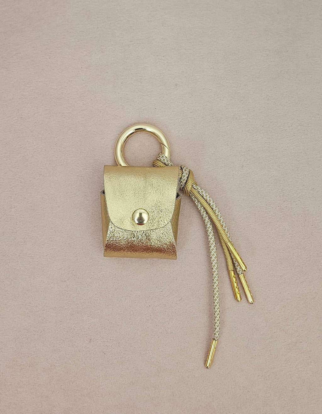 Leder-Kopfhörerhalter, Taschenanhänger: Mit Schnur / Golden