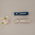 Personalisierter Leder-Schlüsselanhänger für Mama und Papa: Blau / Franzose / PAPA ♥