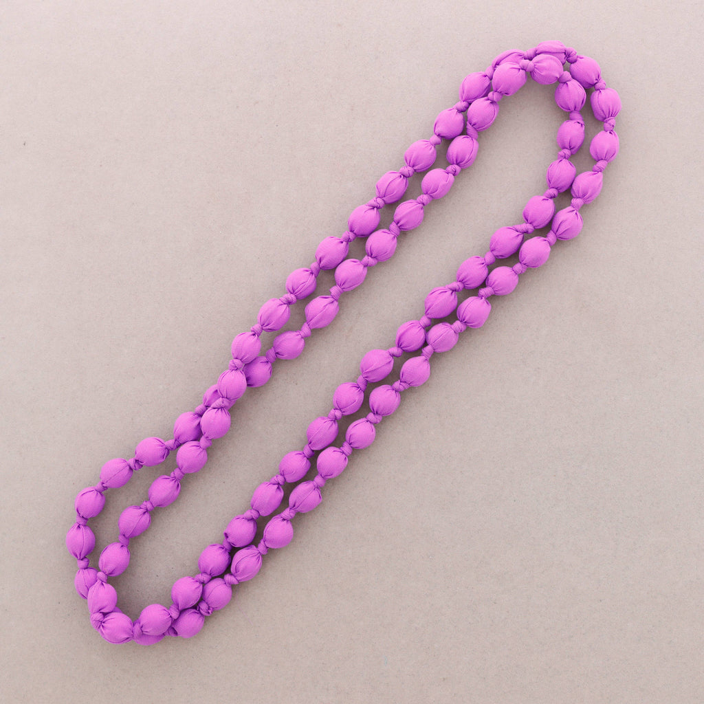 Lange Halskette mit stoffbezogenen Kugeln 160cm (B): Fuchsie