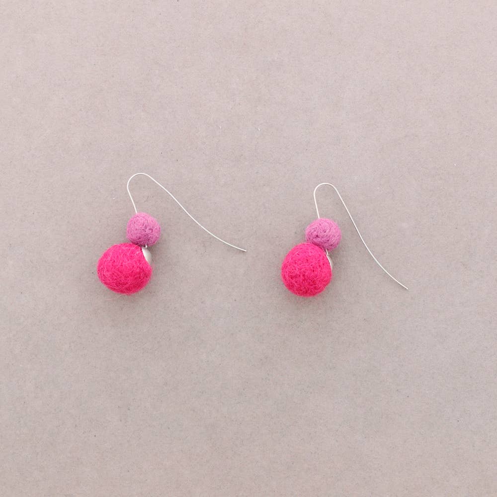 Wollkugel-Ohrringe: Fuchsie