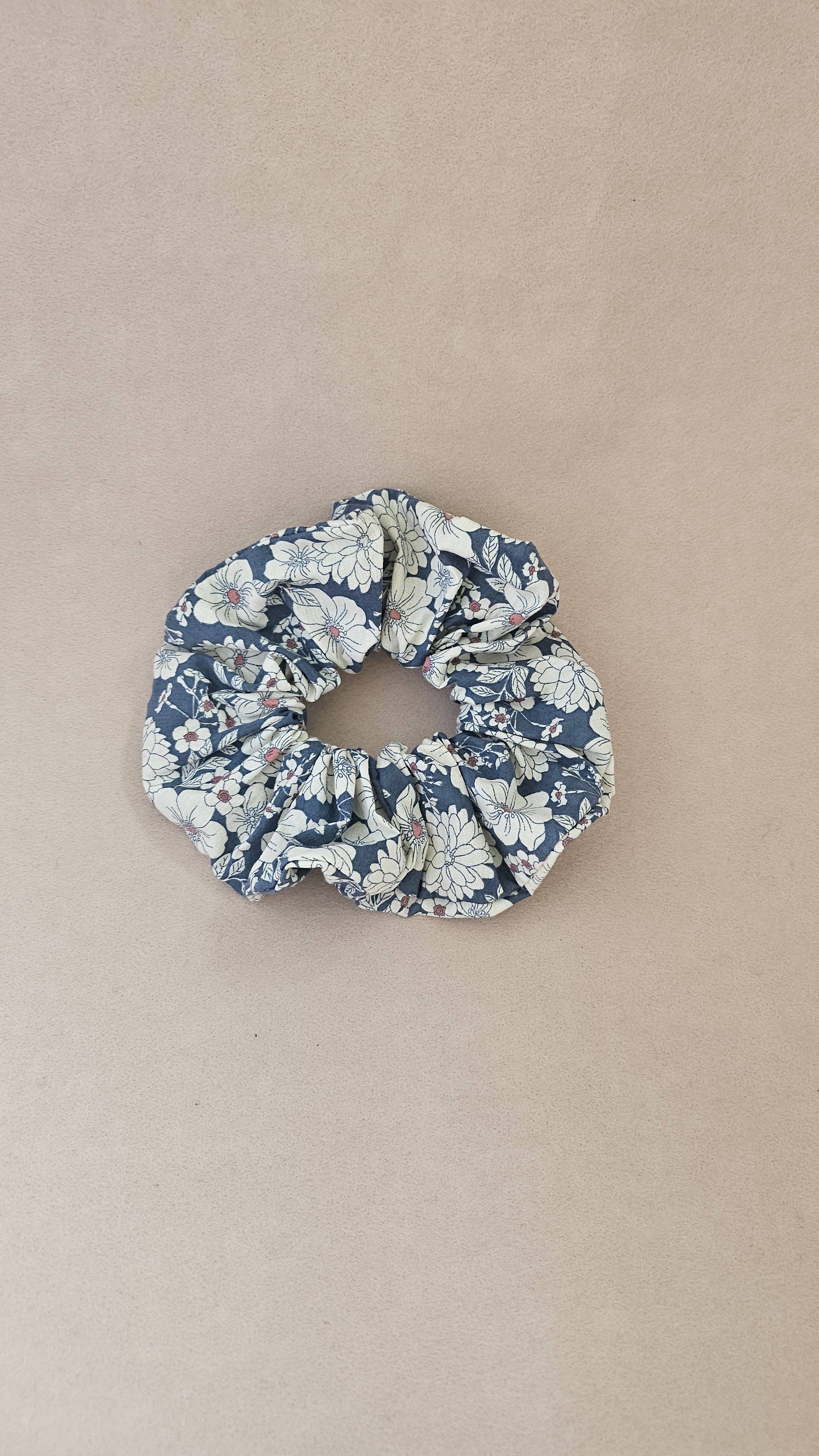 Haargummi aus 100 % Baumwolle mit Blumen- oder Leopardenmuster: Blumiger Senfleopard
