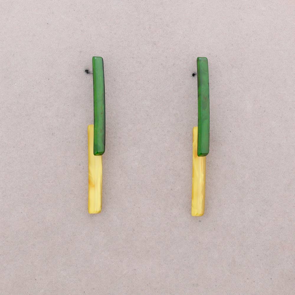 Ohrringe mit doppeltem Harzstab: Verde
