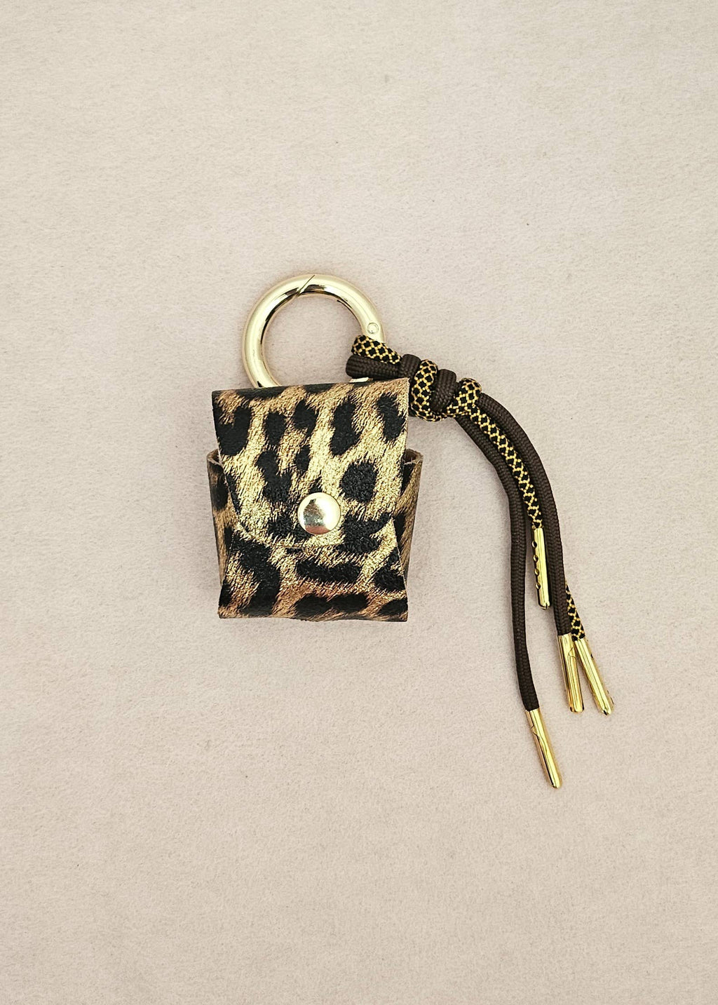 Leder-Kopfhörerhalter, Taschenanhänger: Mit Schnur / Leichter Leopard