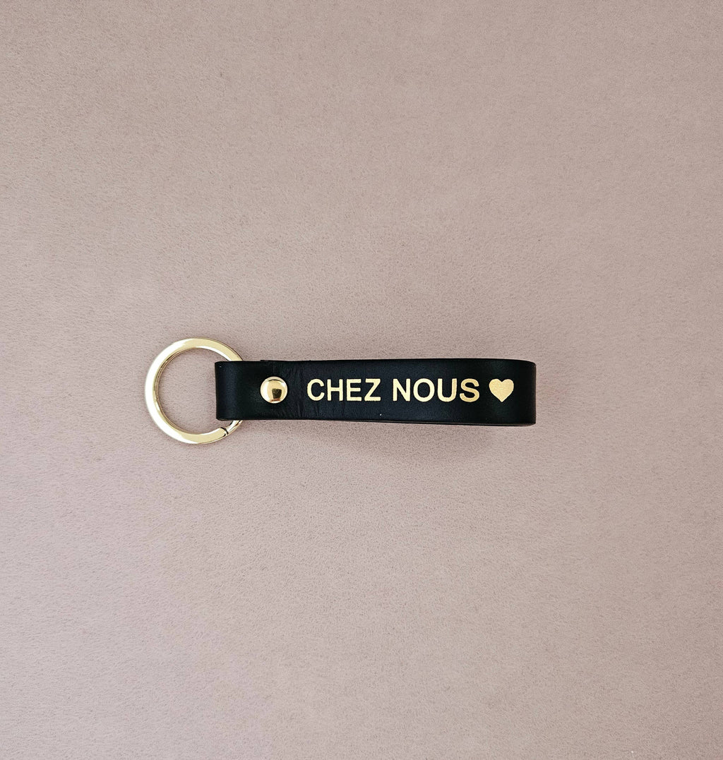 Personalisierter Leder-Schlüsselanhänger „Sweet Home / Chez Nous“: Metallic-Rot / Franzose / SÜSSES ZUHAUSE ♥