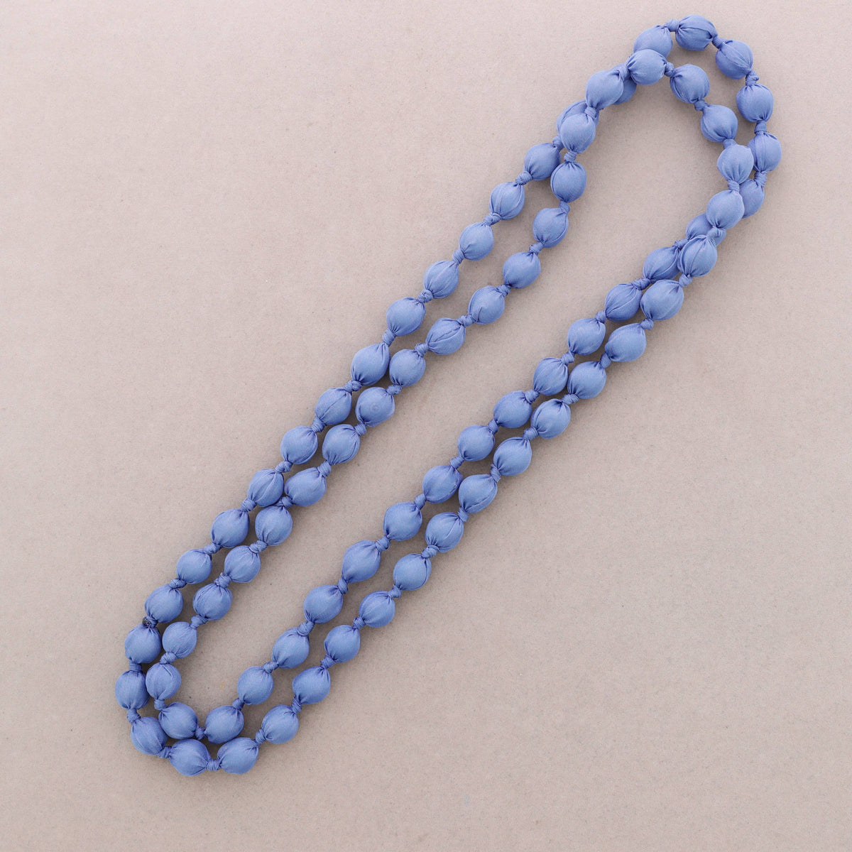 Lange Halskette mit stoffbezogenen Kugeln 160cm (B): Fuchsie
