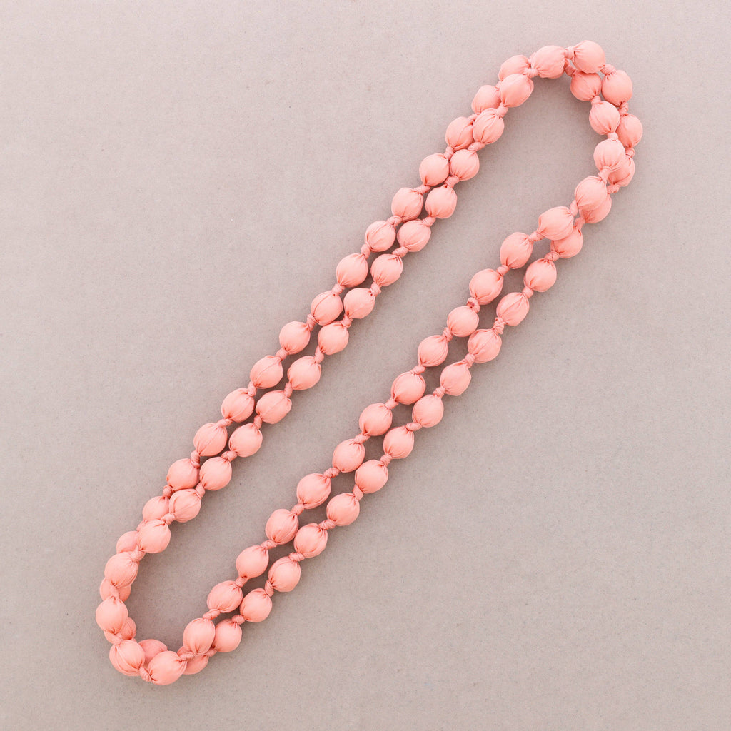 Lange Halskette mit stoffbezogenen Kugeln 160cm (B): Fuchsie