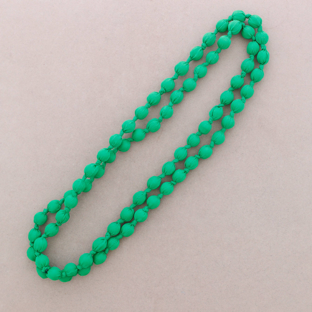 Lange Halskette mit stoffbezogenen Kugeln 160cm (B): Fuchsie