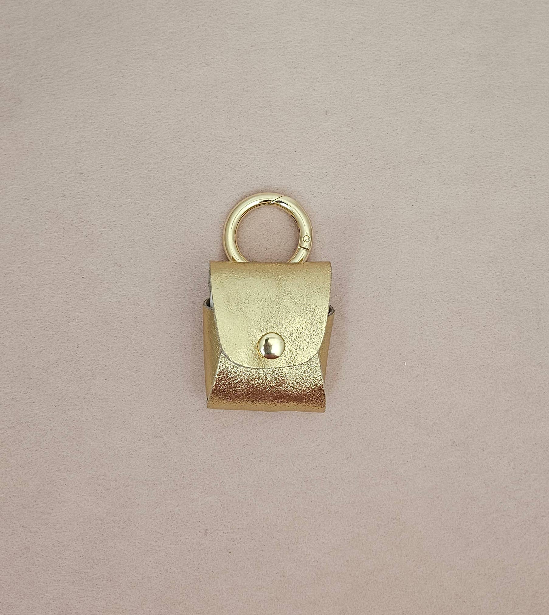 Leder-Kopfhörerhalter, Taschenanhänger: Mit Schnur / Golden