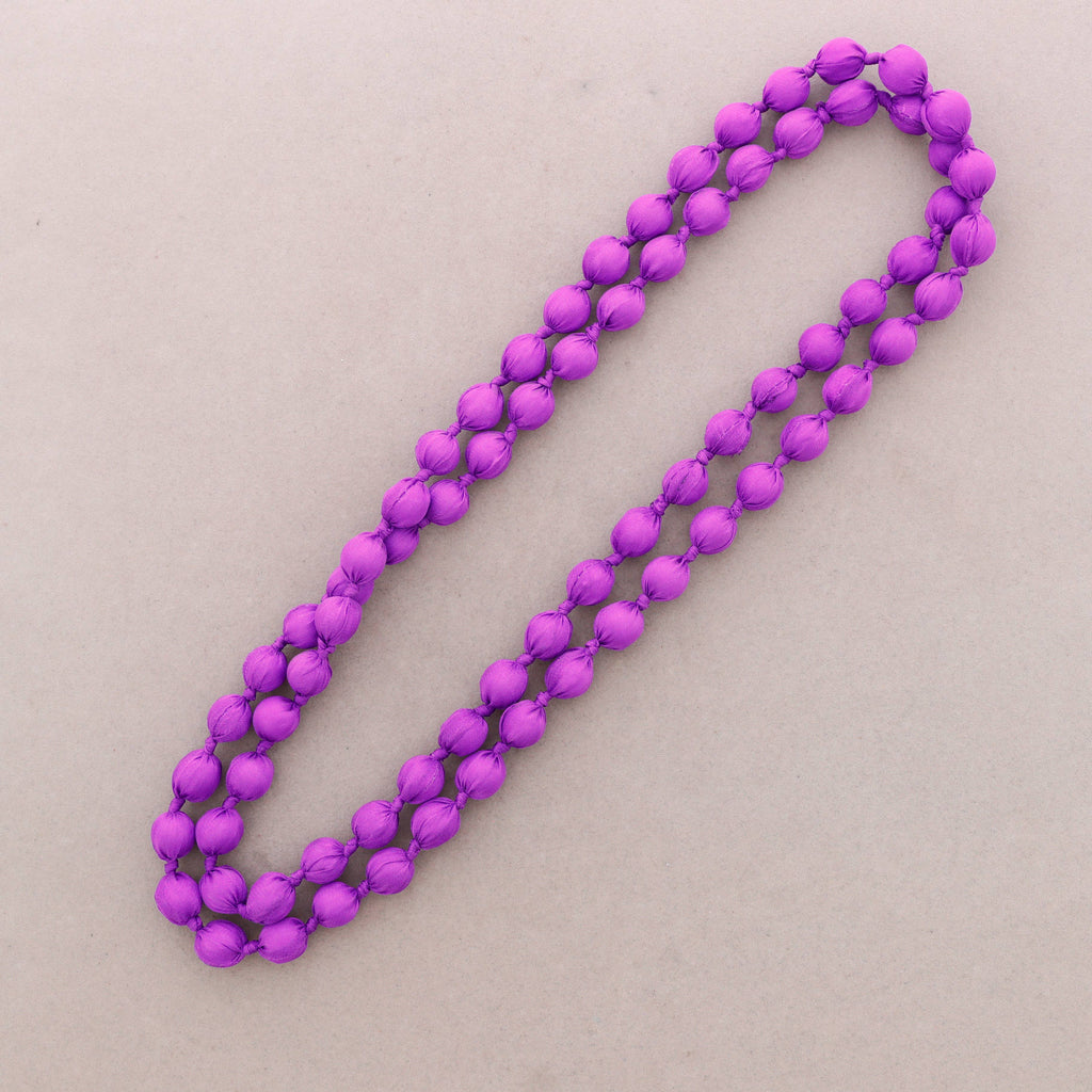 Lange Halskette mit stoffbezogenen Kugeln 160cm (B): Fuchsie